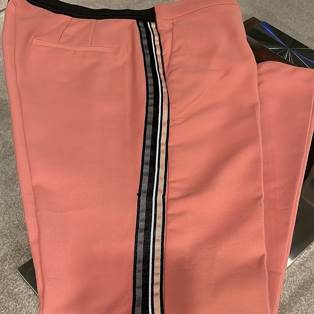 I love these pants, they are too fitted on me.
